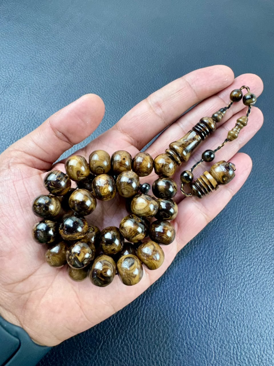 مسباح مرجان اسود طبيعي (يسر)