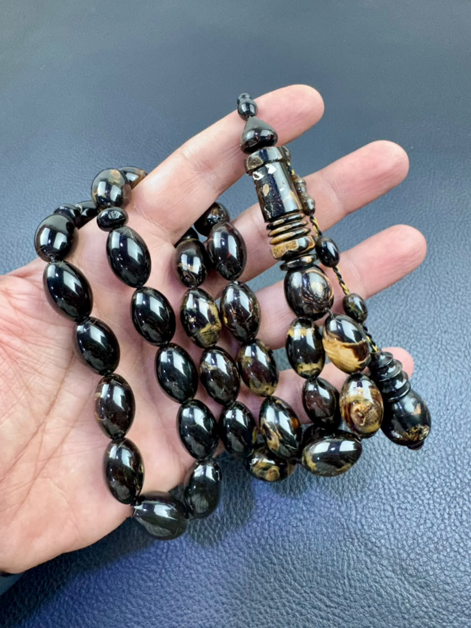 مسباح مرجان اسود طبيعي (يسر)