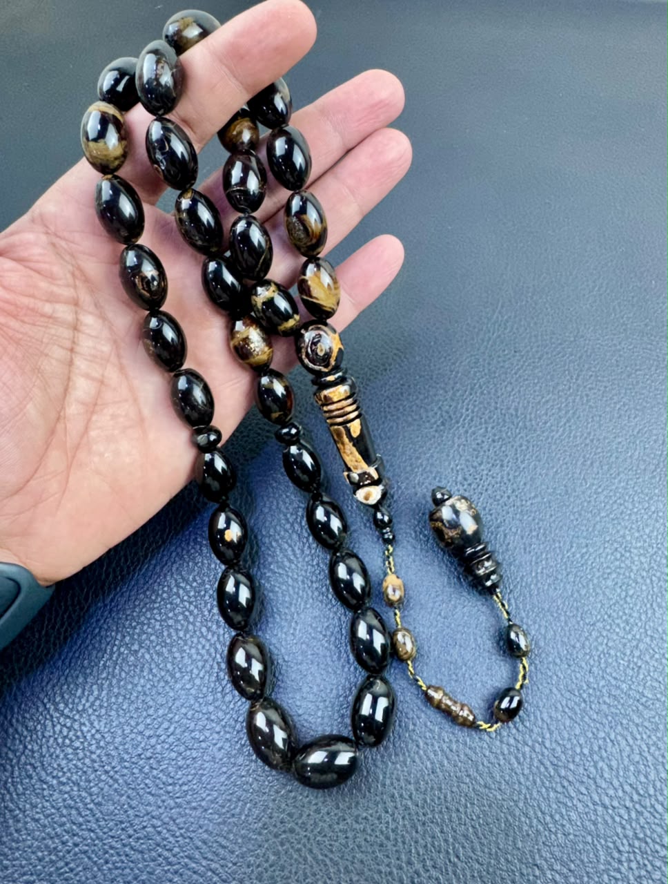 مسباح مرجان اسود طبيعي (يسر)